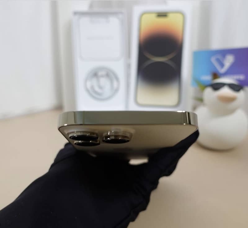 Available Iphone zero condition 3