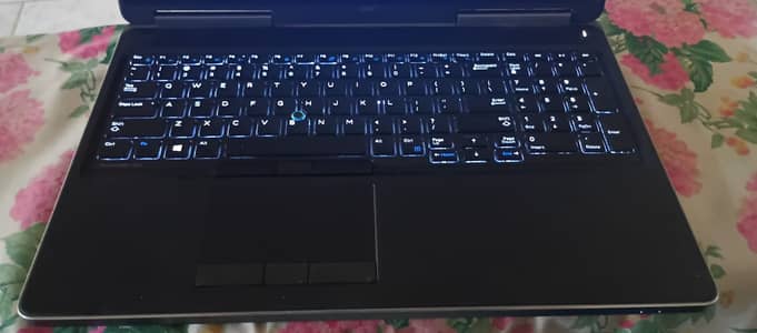 Dell precision Notebook 7520 i7-7700HQ equivalent