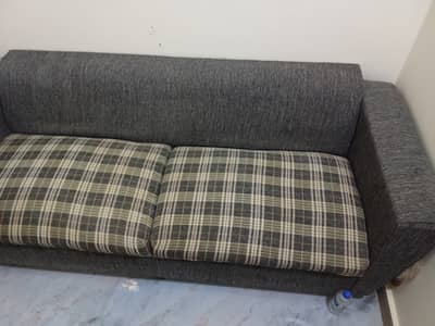 Sofa use just 2 month. Tebal chair porani h