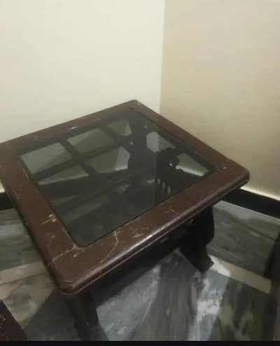 table plus 2 tapai