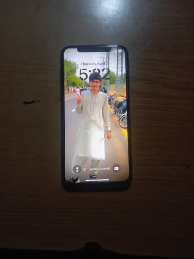 I phone x new mubail koi fulte nhi hi