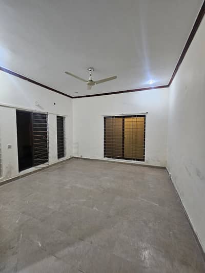 3 Bed Unfarnsih Apartment available for rent in E-11/4 Family Building