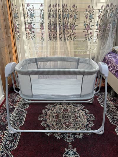 Automatic Baby Bassinet / Electric Rocking Cot