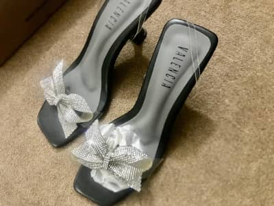 valancia heels untouched pair size:10 l