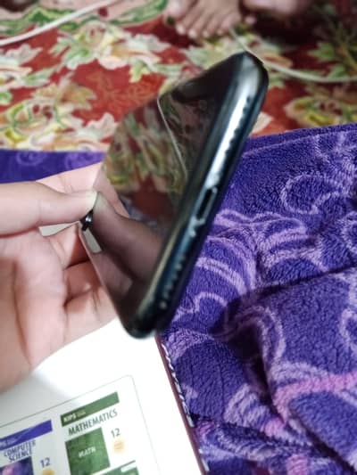 I’m selling my Apple Iphone X.