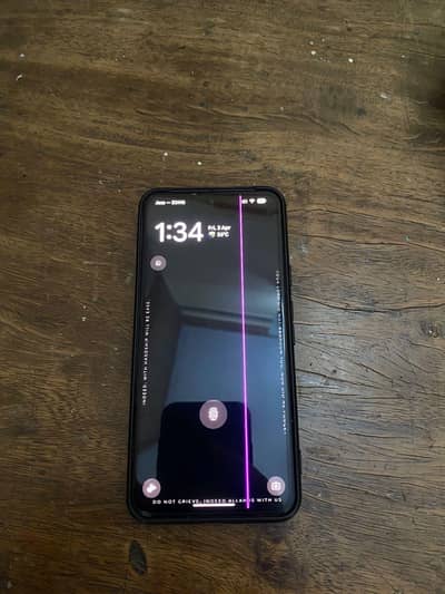 PIXEL 8 GREEN SCREEN AND PINK LINE