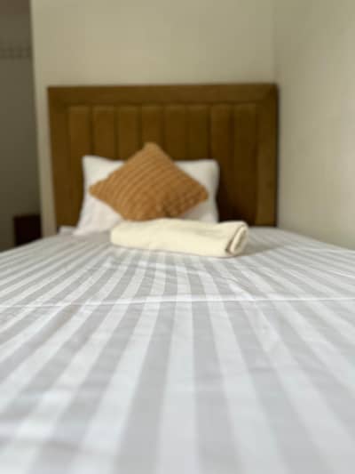 guest house rooms available for daily and monthly basis