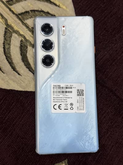 I am selling Tecno Camon 40 pro WhatsApp:03273888860