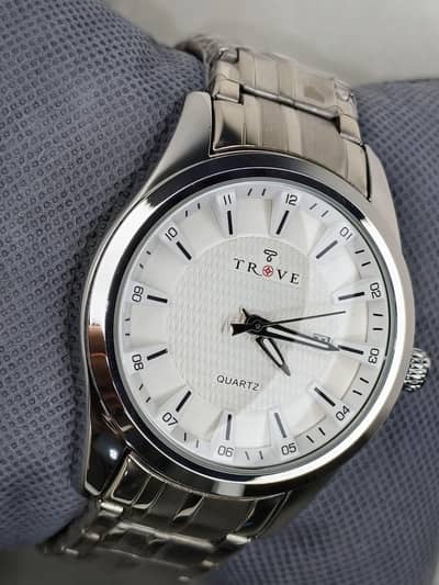 Sleek Trove Quartz Dress Watch – Silver & Textured White Dial