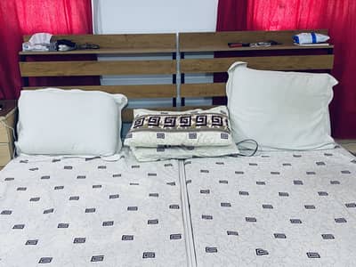 Set of two flooring bed of habit and can be fixed together for a doubl