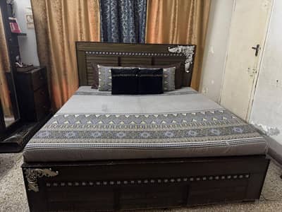 Bed and dressing table without mattress