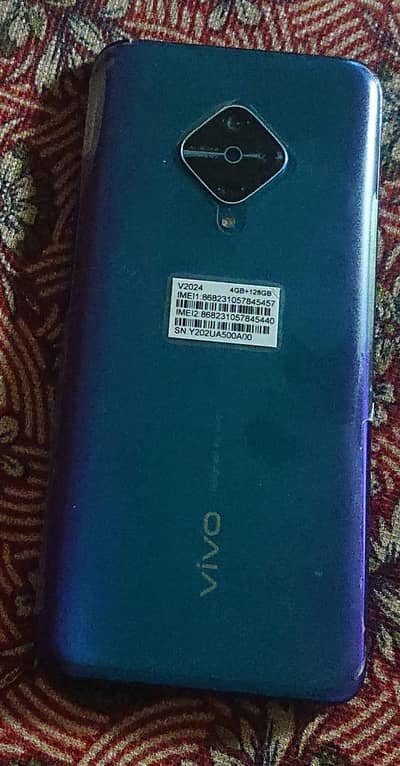 Vivo Y51 mobile with fast charger and 4 phone covers