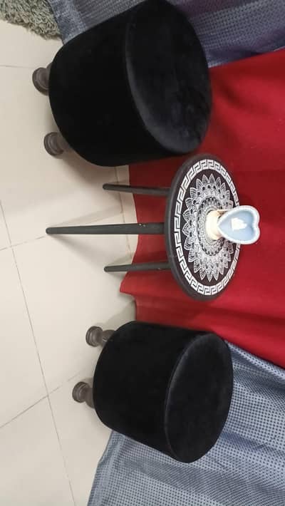 2 stools 1 table condition 9.5/10