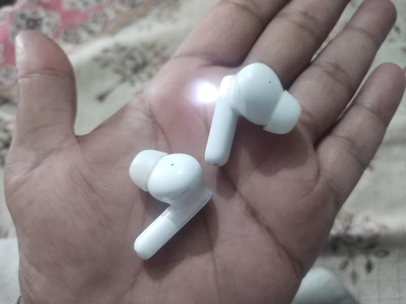 earbuds 1