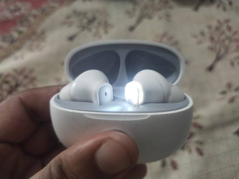 earbuds 2
