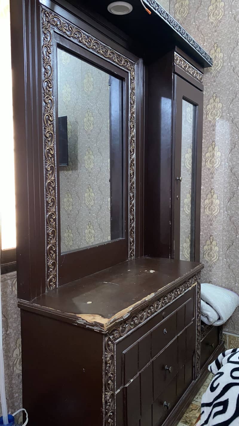 Bed and side tables plus dressing table 3