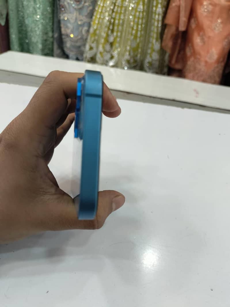 Iphone 13 4