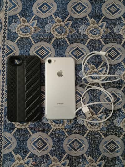 iphone 7 For sale 32GB with cover and Cable finger off baki all ok