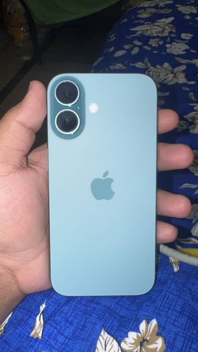 Iphone 16 like new condition bettry health 92% with box charger