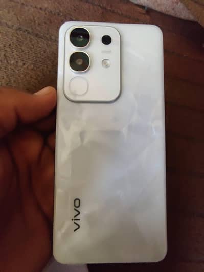 vivo y29 only 4 month used complete asseceries only sale