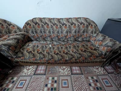 6 Seater Sofa Gadda betha hua he