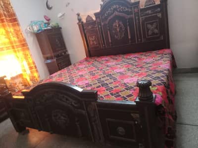 DOUBLE BED FULL SIZE  WiITH MAYRESS