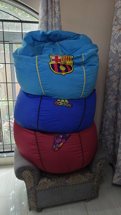 3 PCs Been Bags  sofas like new