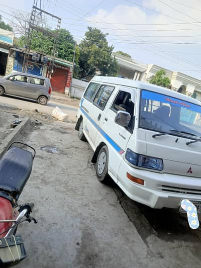 Mitsubishi L300