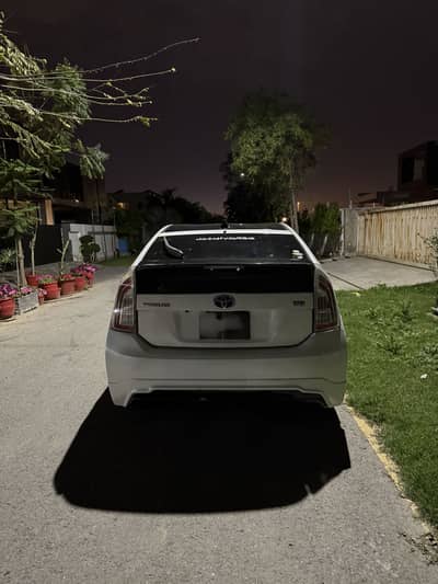 Toyota Prius S LED Top Line| Hybrid| Full Options