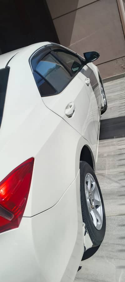 TOYOTA COROLLA GLI 1.3cc AUTO MODEL 2016 ORIGINAL WHITE COLOR