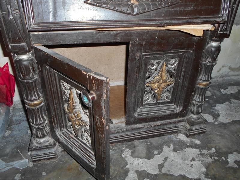 2 Chinioti Solid Wood Side Tables 3