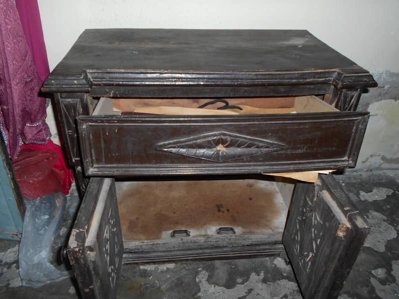 2 Chinioti Solid Wood Side Tables 4