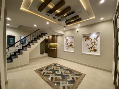 Stunning 7 Marla House with Modern Design Available for Rent