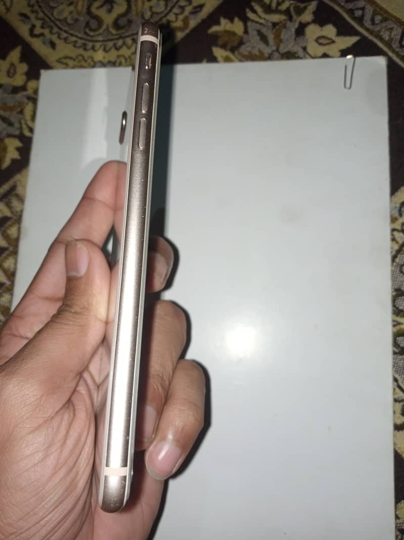 Apple iPhone 8 Plus 1