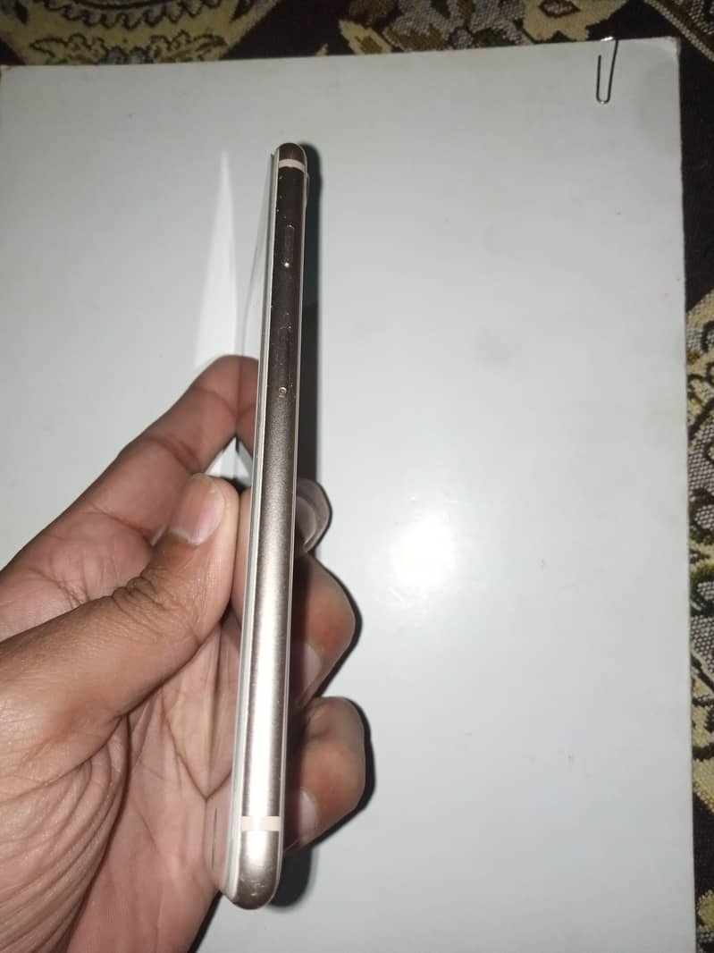 Apple iPhone 8 Plus 3