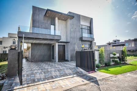 20 MARLA ELEGANT AND FULLY MAINTAINED SUPER HOT LOCATED BUNGALOW IS AVAILABLE IN THE BEST BLOCK OF DHA LAHORE.