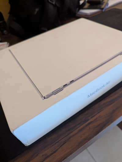 MacBook Air M4 | 16GB RAM | 256GB SSD | 10/10 Condition | Box Pack