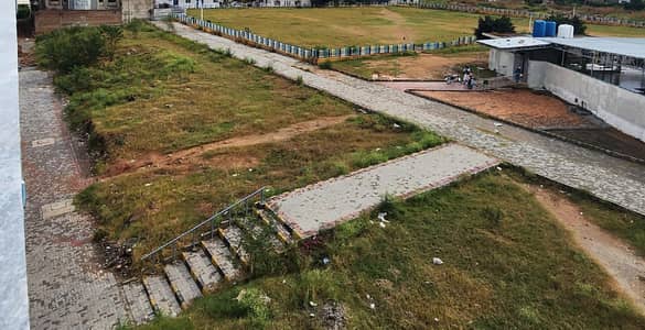 Main Park Road 15000sqft Building for Rent with Parking Lawn