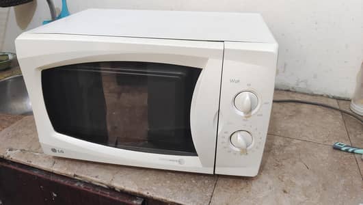 LG Microwave oven in good condition