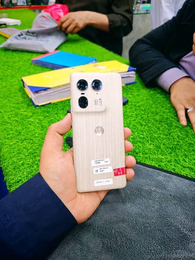 moto edge 50 ultra wood back