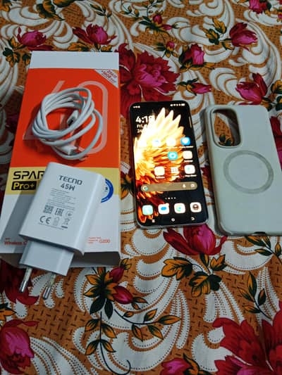 Tecno spark 40 pro plus (8 Gp  256)
