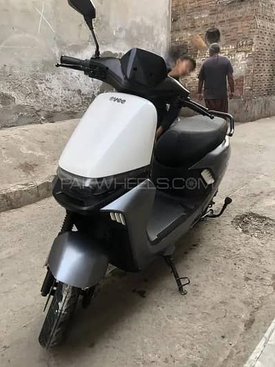 Evee S1 Electric scooty