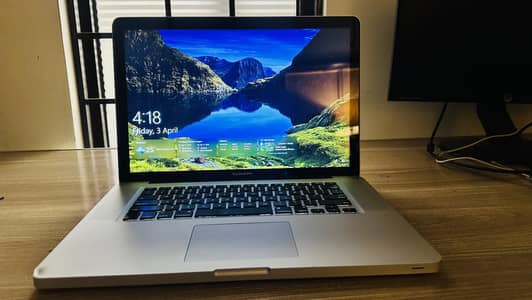 MacBook pro 2011 Late 15.4 inch 8gb 256gb SSD