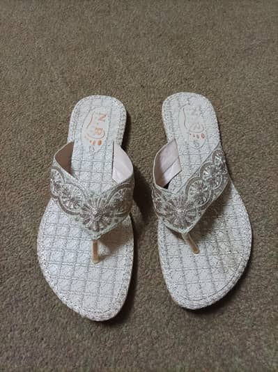 Golden Kolapuri chappal