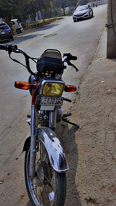 chess tuti thi welding karvai Hui hai bakaya okay hai