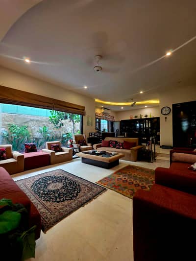 Elegant 500 Square Yards Bungalow For Sale In CBC Area Near Saheem Masjid