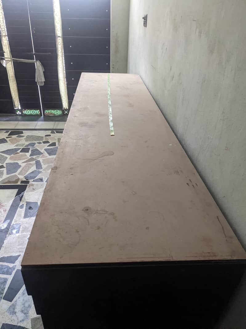 Reception Table Counter 3