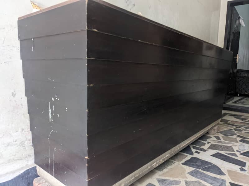 Reception Table Counter 5