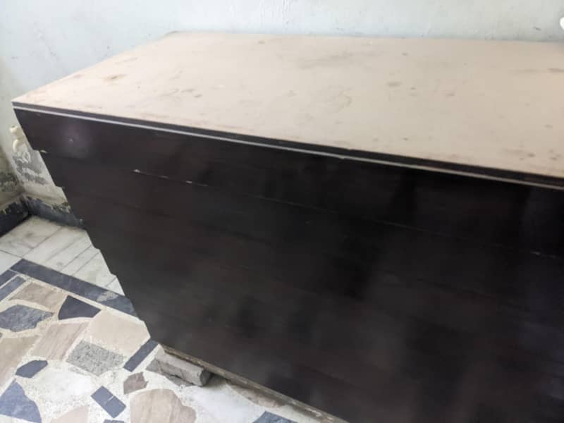 Reception Table Counter 7