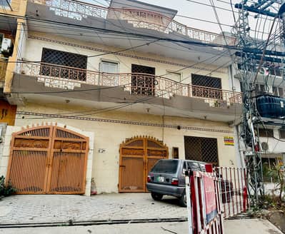 Single and sharing rooms available in Rawalpindi girls hostel